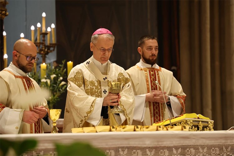 Nadbiskup Dražen Kutleša predvodio Misu večere Gospodnje u Zagrebačkoj katedrali